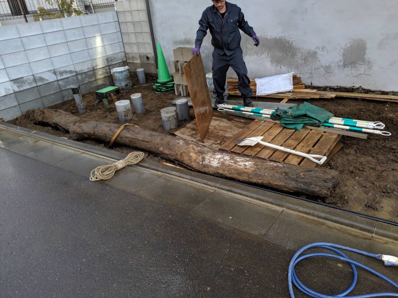 ・・・道路から高低差が1mある土地・・・・・